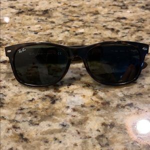 Ray Bans wayfarer tortoise sunglasses